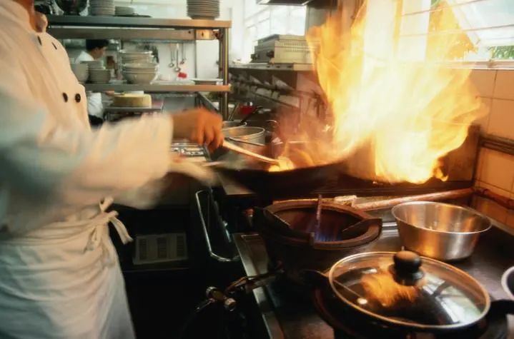 警惕餐飲油煙異味！北京執(zhí)行《排放標(biāo)準(zhǔn)》，最高罰款100萬！